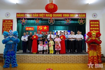 ពិធីបុណ្យសំពះព្រះខែដ៏កក់ក្តៅនៅតំបន់ពិសេស Truong Sa ប្រទេសវៀតណាម